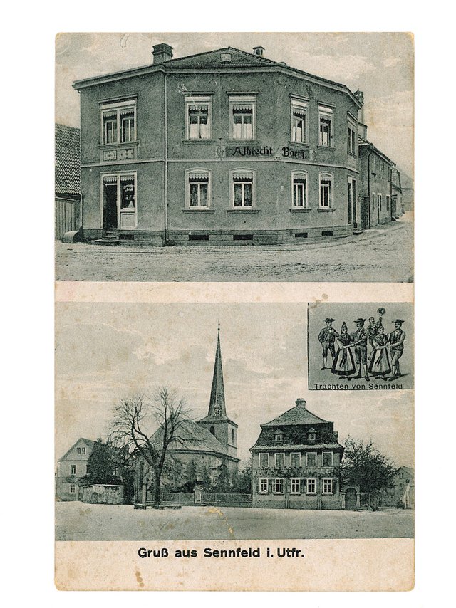 Kolonialwarenhandlung Albrecht Barth / Kirche und Pfarrhaus mit eingesetzter Trachtengruppe um 1930.
