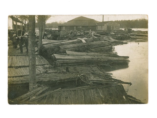 Sägewerk Künkele nach der Hochwasserkatastrophe am 6. Februar 1909.