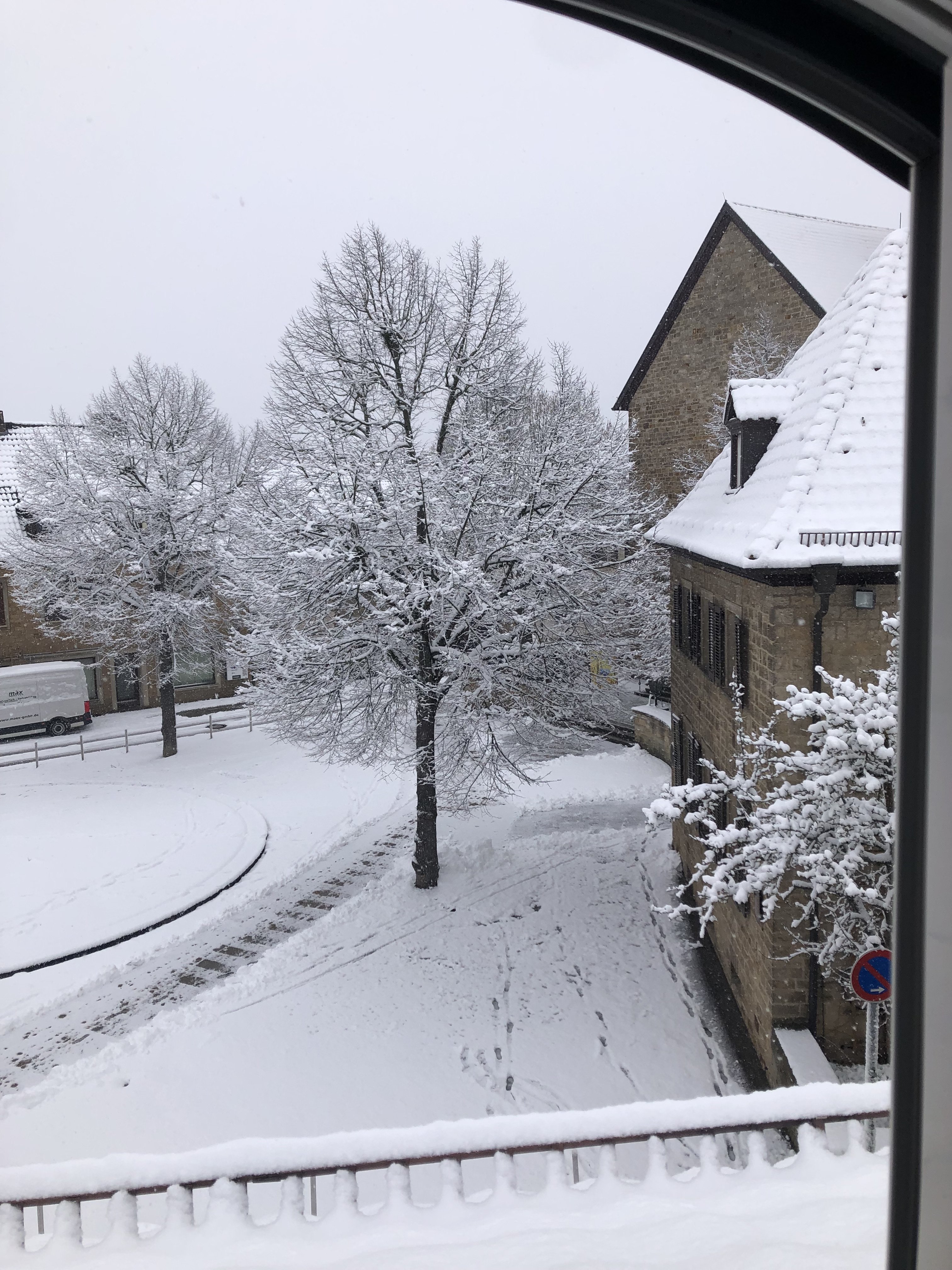 Rathaus mit Schnee