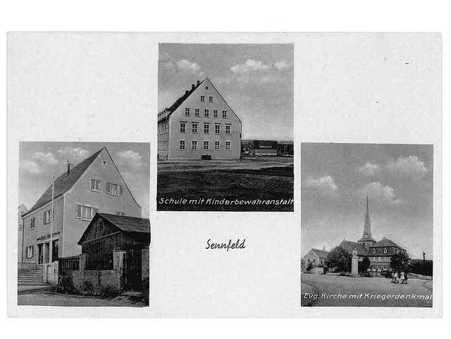 Kolonialwarenhandlung Georg Schwarz / Schule mit Kinderbewahranstalt / Evang. Kirche mit Kriegerdankmal 1914 – 18. Die Aufnahmen stammen aus der Vorkriegszeit, die Postkarte um 1955.